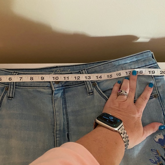 Universal Thread Embroidered Jeans - Picture 3 of 9